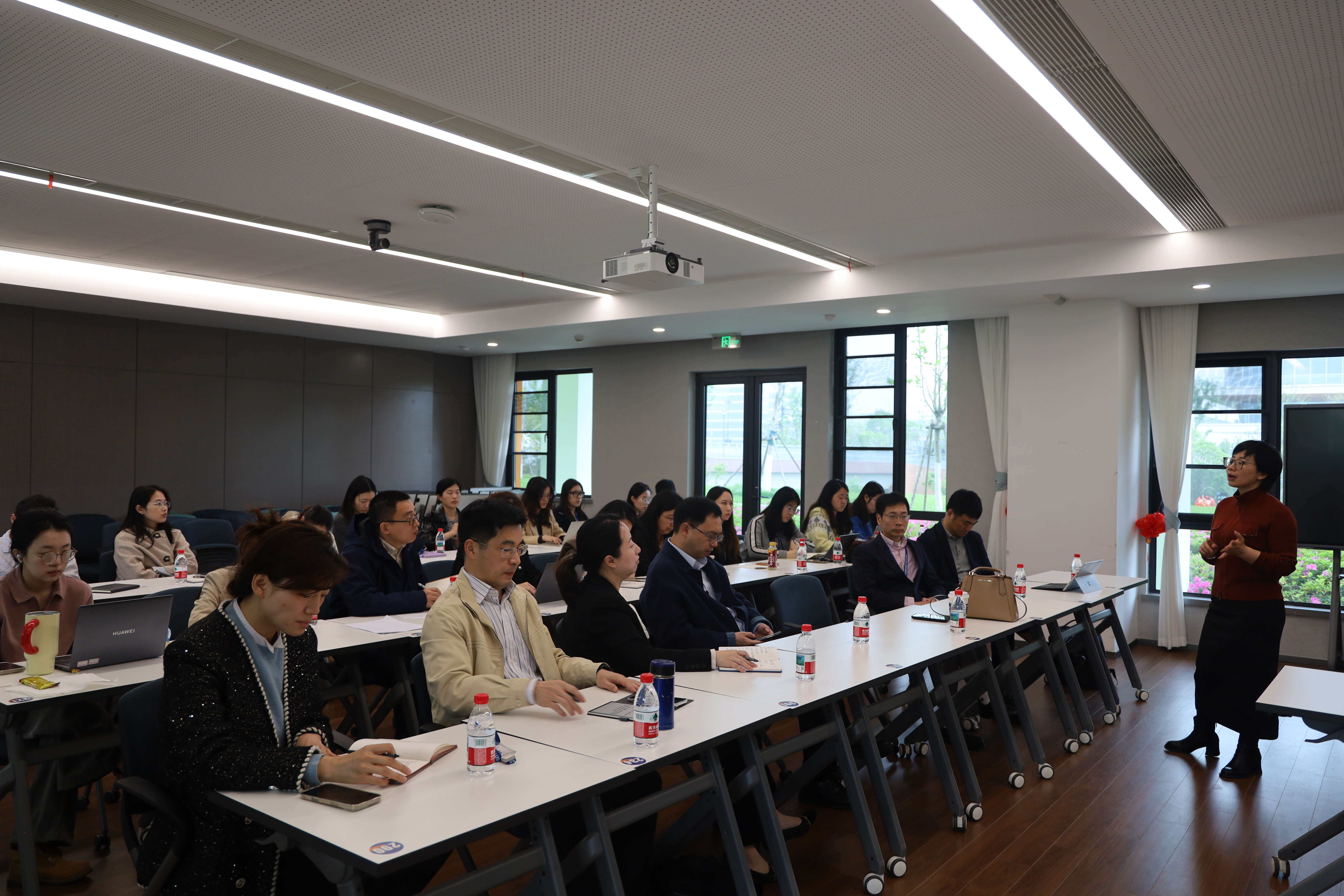 西湖红研社 | 学生党建及思政工作专题讲座-西湖大学党群工作部
